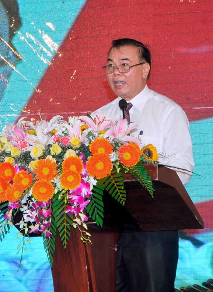 Đồng chí Êban Y Phu, Bí thư Tỉnh ủy phát biểu chúc mừng tại buổi lễ
