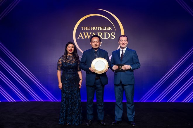Đại diện Việt Nam lần đầu tiên được nhận giải thưởng danh giá The Hotelier Awards. (Nguồn ảnh: Sheraton Hanoi)
