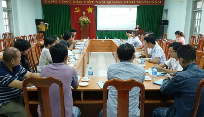 Cô giáo, Thạc sĩ Đỗ Thị Thanh Xuân truyền đạt, cập nhật kiến thức nghiệp vụ hướng dẫn viên du lịch