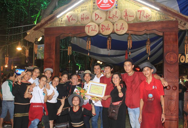 Gian hàng tỉnh Đắk Lắk đạt Giải Nhất tại Liên hoan món ngon các nước năm 2015 