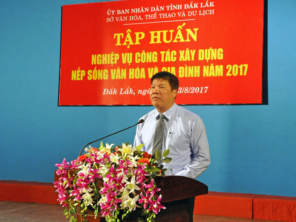 Phó Giám đốc Sở VHTT&DL Nguyễn Văn Hà khai mạc lớp tập huấn