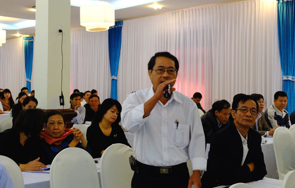 Đại diện doanh nghiệp trình bày ý kiến trong một Hội nghị Gặp mặt do tỉnh tổ chức.Ảnh: L. Hương