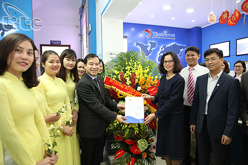 Phó Tổng cục trưởng Hà Văn Siêu đã gửi thư chúc mừng của Bộ trưởng Bộ VHTTDL Nguyễn Ngọc Thiện đến Công ty du lịch Vietravel
