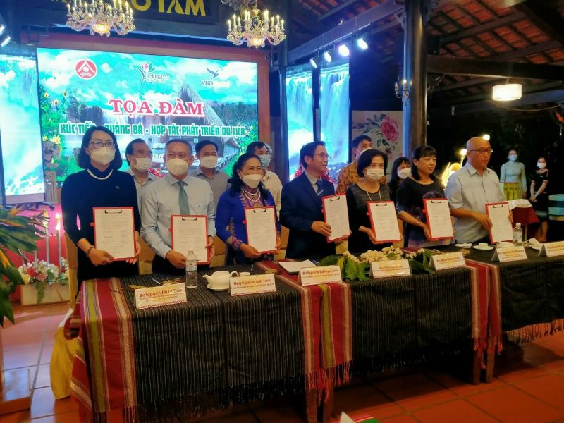Ký kết hợp tác du lịch giữa doanh nghiệp Đắk Lắk - Bình Định - Hà Nội