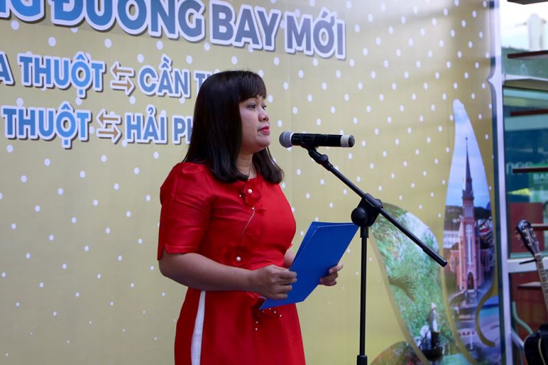 Phó Chủ tịch UBND tỉnh H’ Yim Kđoh phát biểu  tại buổi lễ khai trương đường bay mới của Vietnam Airlines
