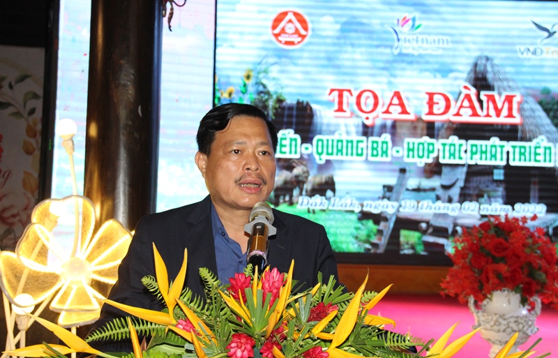 Ông Trần Văn Quang – Chủ tịch Công ty Du lịch VND Travel phát biểu tại buổi Tọa đoàn