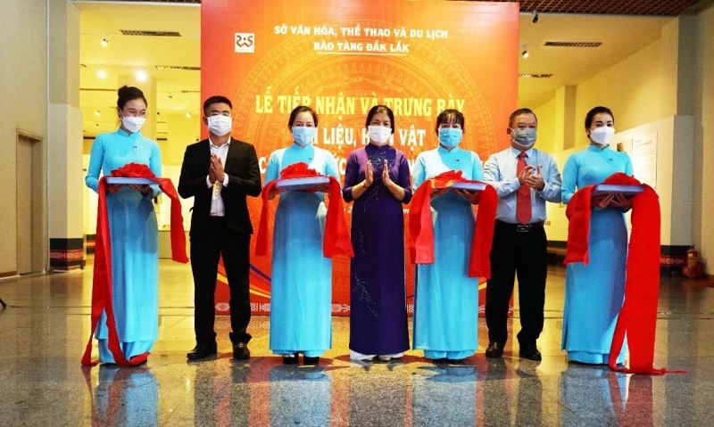 Bảo tàng tỉnh Đắk Lắk tổ chức Lễ tiếp nhận và trưng bày tài liệu, hiện vật của các tổ chức, cá nhân hiến tặng năm 2021. Ảnh: Ánh Ngọc