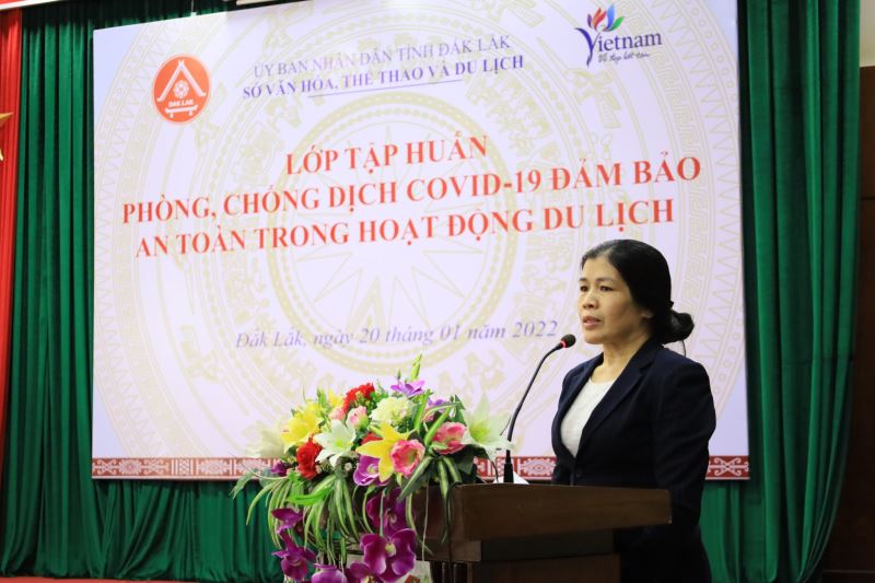 Bà Nguyễn Thụy Phương Hiếu - Phó Giám đốc Sở VHTTDL phát biểu khai mạc 