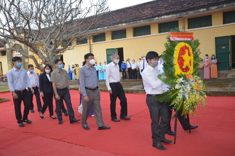 Đoàn lãnh đạo TP. Buôn Ma Thuột dâng hoa, tưởng niệm các anh hùng liệt sỹ