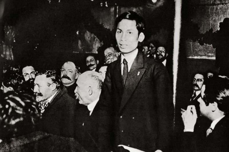 Nguyễn Ái Quốc tại Đại hội lần thứ XVIII của Đảng Xã hội Pháp ở Tua, tháng 12.1920     Ảnh Tư liệu