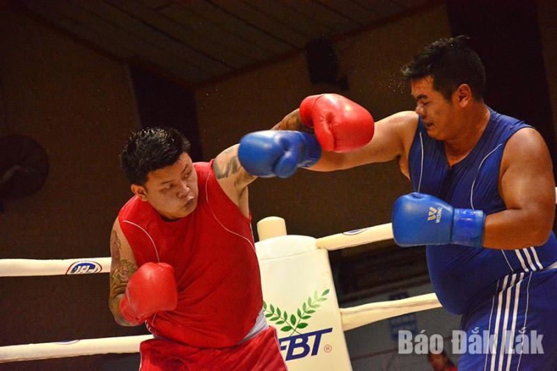 Các võ sĩ tranh tài tại Giải vô địch boxing do Đắk Lắk đăng cai tổ chức năm 2020.