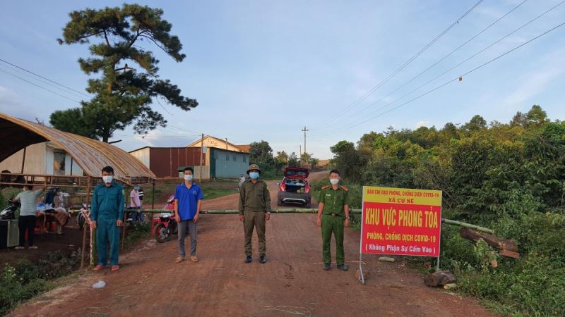 Chốt phong tỏa cách ly y tế được thiết lập trên địa bàn xã Cư Né, huyện Krông Búk