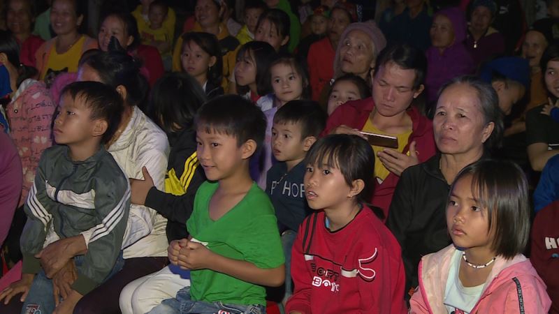 Đông đảo người dân xã Ea Rốk, huyện Ea Súp đến xem chương trình “Mừng Đảng quang vinh, chào xuân mới 2020”