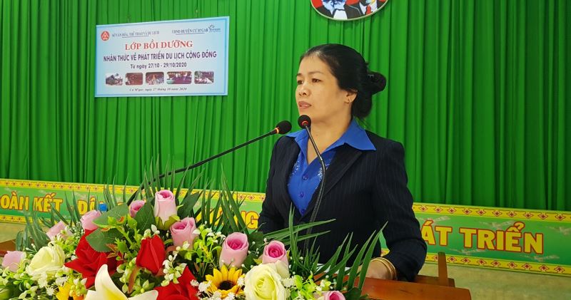 Phó Giám đốc Sở Văn hóa, Thể thao và Du lịch Nguyễn Thụy Phương Hiếu phát biểu khai mạc Lớp bồi dưỡng