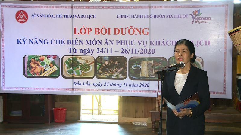 Phó Giám đốc Sở VHTTDL Nguyễn Thụy Phương Hiếu phát biểu khai mạc lớp bồi dưỡng