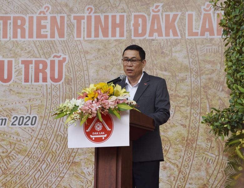 Phó Chủ tịch UBND tỉnh Võ Văn Cảnh phát biểu khai mạc triển lãm.