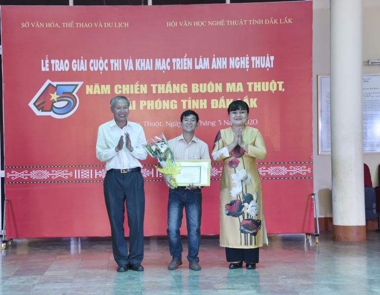 Tác giả Ngô Minh Phương nhận giải Nhất cho tác phẩm “Dây chuyền công nghệ cao sản xuất thép xuất khẩu”