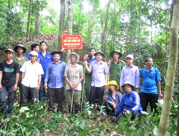 Đoàn khảo sát xác định địa điểm diễn ra Đại hội Đảng bộ tỉnh Đắk Lắk lần thứ V tại Khu căn cứ kháng chiến