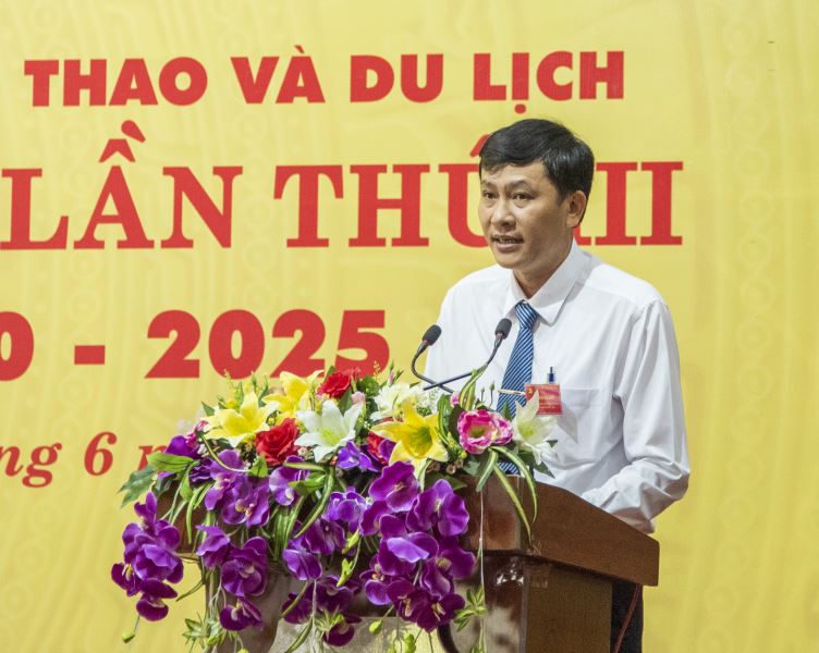 Đồng chí Nguyễn Văn Thăng, Bí thư Chi bộ Văn phòng III tham luận tại Đại hội