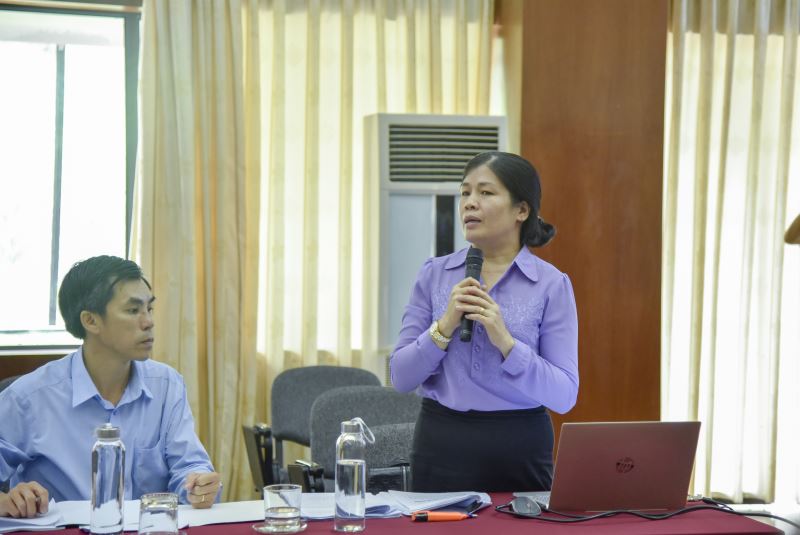 Bà Nguyễn Thụy Phương Hiếu – Phó Giám đốc Sở Văn hóa, Thể thao và Du lịch báo cáo dự thảo xây dựng Đề án phát triển du lịch tỉnh Đắk Lắk giai đoạn 2021-2025 và định hướng đến năm 2030