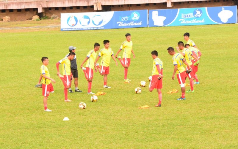 Các cầu thủ Đắk Lắk tập luyện chuẩn bị cho mùa giải, bắt đầu bằng trận gặp Bình Phước.