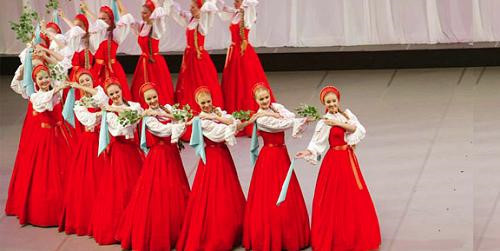 Các nghệ sĩ trình diễn những điệu múa nghệ thuật dân gian Nga (ảnh Beryozka)