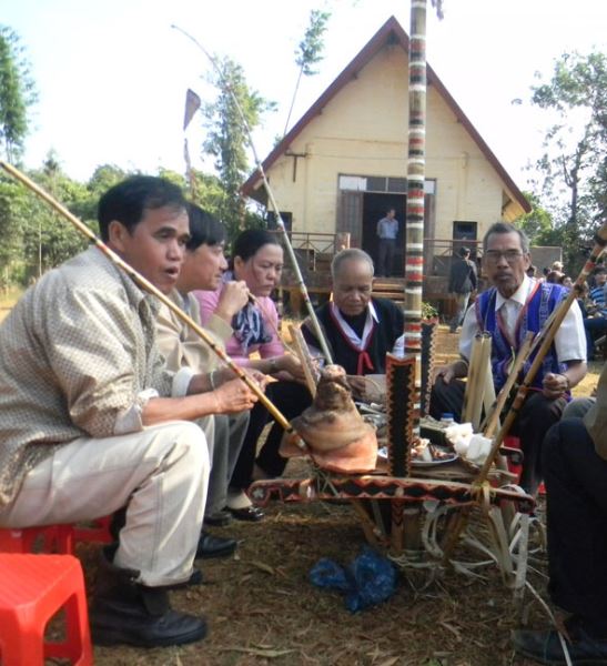 Lễ mừng cơm mới của người Sê Đăng thường được  tổ chức  tại Nhà  Văn hóa cộng đồng buôn  Kon Hring (xã Ea Đing - huyện  Cư M'gar).