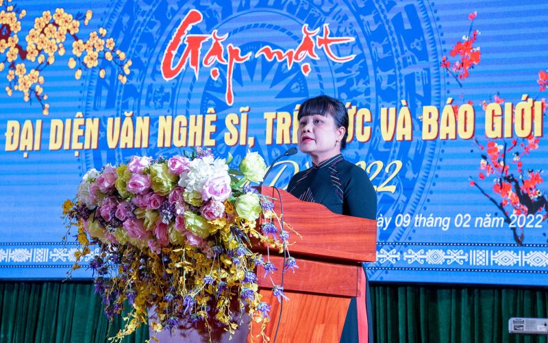 Phó Chủ tịch UBND tỉnh H’Yim Kđoh phát biểu tại buổi gặp mặt