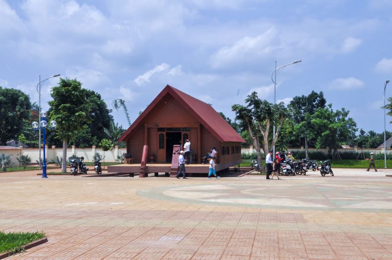 Nhà Văn hóa Cộng đồng buôn Tring, thị xã Buôn Hồ