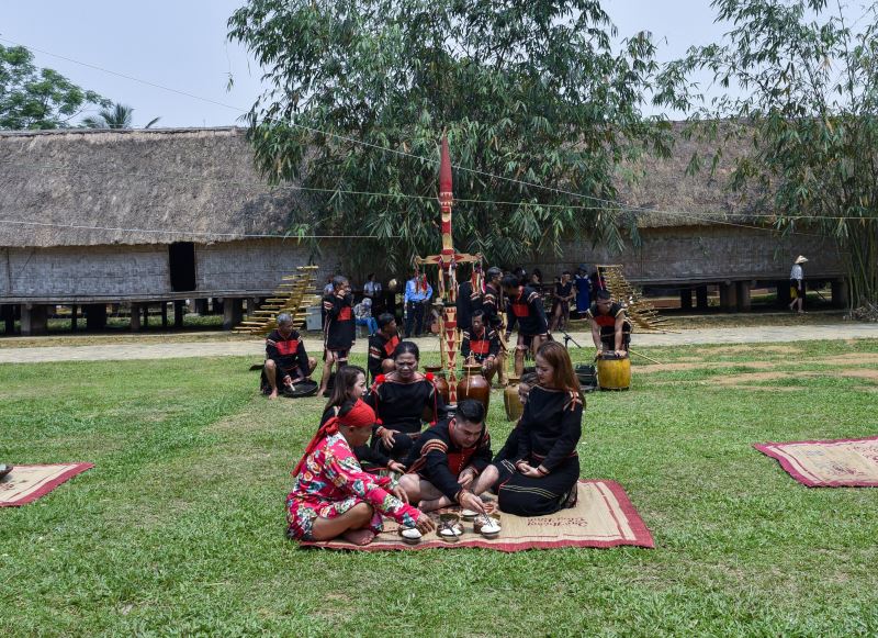 Tái hiện nghi lễ Kết ngĩa anh em của người Êđê tại Làng Văn hóa - Du lịch các dân tộc Việt Nam 