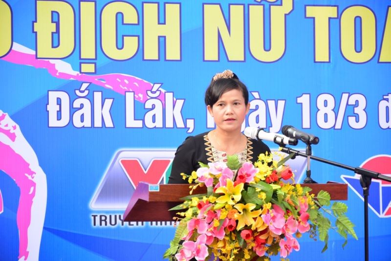 Giám đốc Sở Văn hóa, Thể thao và Du lịch, Trưởng Ban Tổ chức H’Lim Niê phát biểu tổng kết