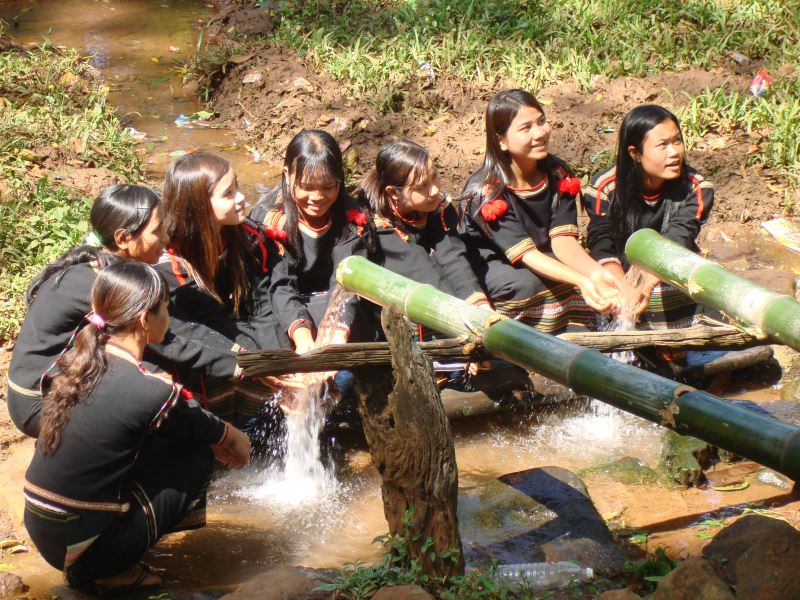 Lễ cúng bến nước của buôn Kmrơng