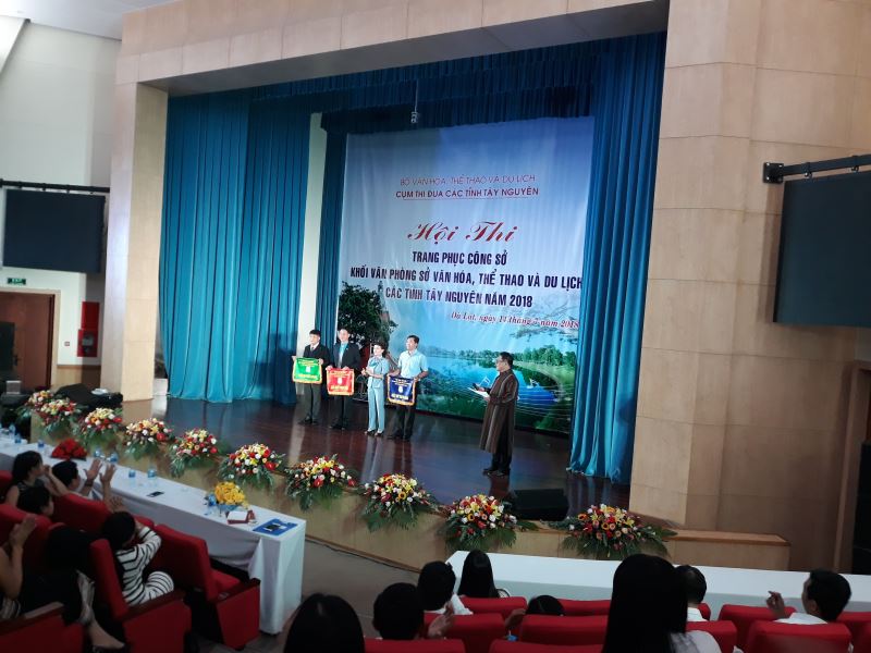 Ban Tổ chức trao giải Nhất toàn đoàn cho tỉnh Lâm Đồng, giải Nhì cho tỉnh Đắk Lắk và giải Ba cho tỉnh Đắk Nông 