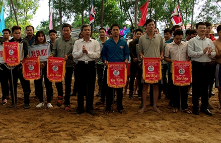  Các đội tham gia Hội Vật truyền thống ( xã Vụ Bổn, huyện Krông Pac)