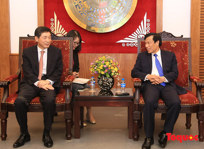 Bộ trưởng Nguyễn Ngọc Thiện tiếp Đại sứ Đặc mệnh toàn quyền Hàn Quốc tại Việt Nam.