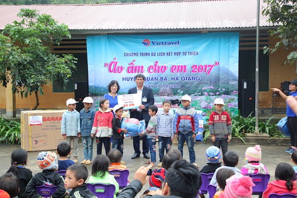 Mang niềm vui tới 200 em nhỏ ở Hà Giang, Quảng Ninh