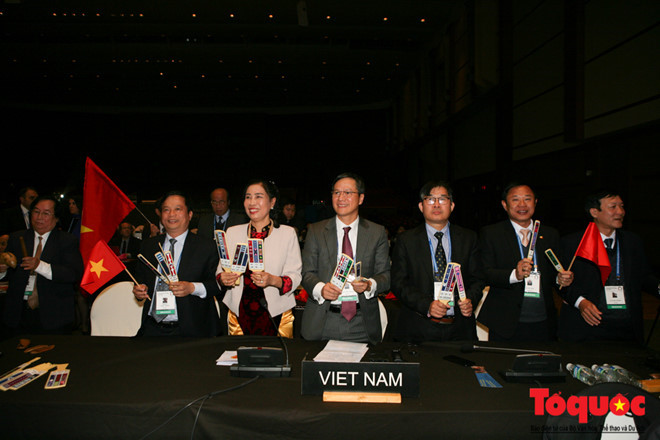 Thứ trưởng Bộ VHTTDL Đặng Thị Bích Liên cùng đoàn đại biểu Việt Nam tại Phiên họp Uỷ ban Liên Chính phủ Công ước 2003 về bảo vệ di sản văn hóa phi vật thể lần thứ 12 của UNESCO. Ảnh: Phạm Cao Quý