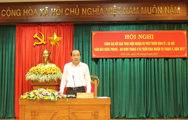 Chủ tịch UBND tỉnh Phạm Ngọc Nghị phát biểu kết luận Hội nghị