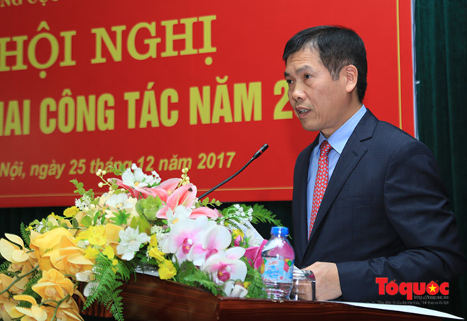 Phó Tổng cục trưởng, Tổng cục TDTT Trần Đức Phấn báo cáo kết quả hoạt động năm 2017 của ngành TDTT.
