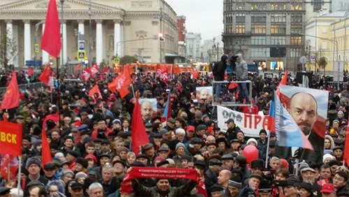 Diễu hành quy mô lớn kỷ niệm 100 năm Cách mạng Tháng Mười tại thủ đô Moscow. (Ảnh: Báo Quân đội Nhân dân)