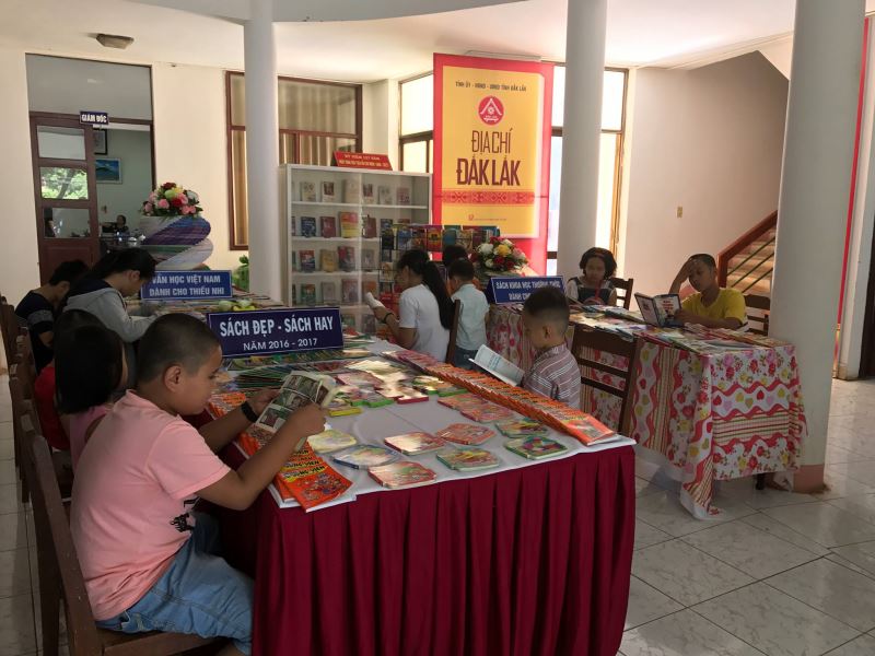 Thiếu nhi tham gia đọc sách tại Thư viện tỉnh Đắk Lắk