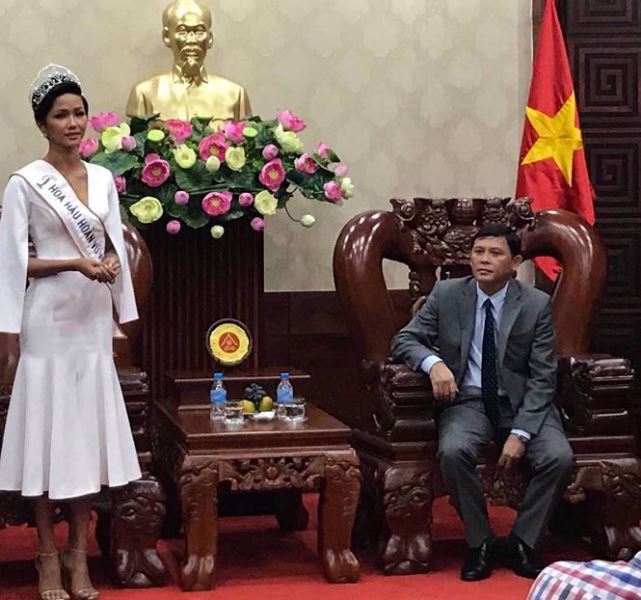 Hoa hậu H’Hen Niê phát biểu cảm ơn tỉnh Đắk Lắk