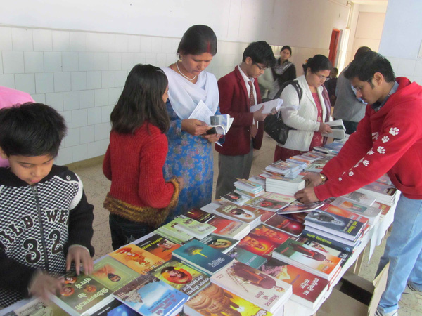  Số lượng lớn người Ấn Độ đọc sách rất giỏi trong việc học và cả trong việc ứng xử, họ đã nhờ sách thay cho lời khuyên của cha mẹ