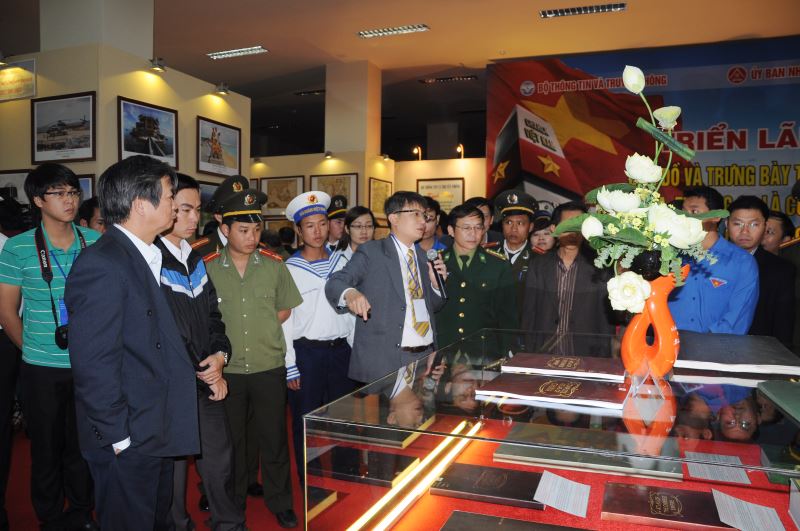Trưng bày triển lãm chuyên đề "Hoàng Sa - Trường Sa là của Việt Nam - những bằng chứng lịch sử"