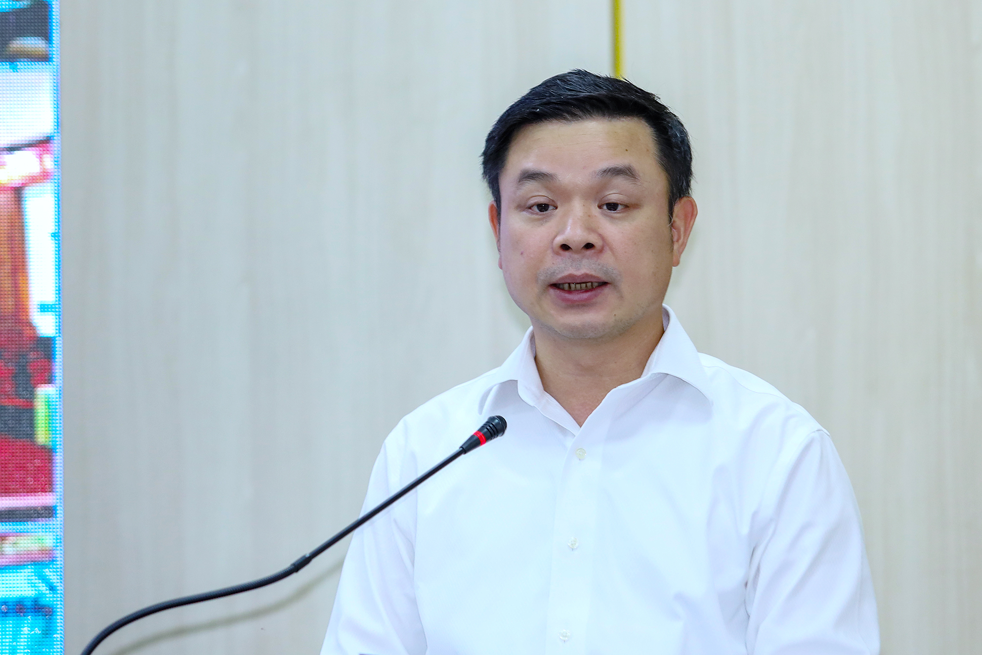 Đồng chí Đỗ Hữu Huy - Ủy viên dự khuyết Trung ương Đảng, Phó Bí thư Tỉnh ủy, Chủ tịch UBND tỉnh phát biểu tại chương trình.