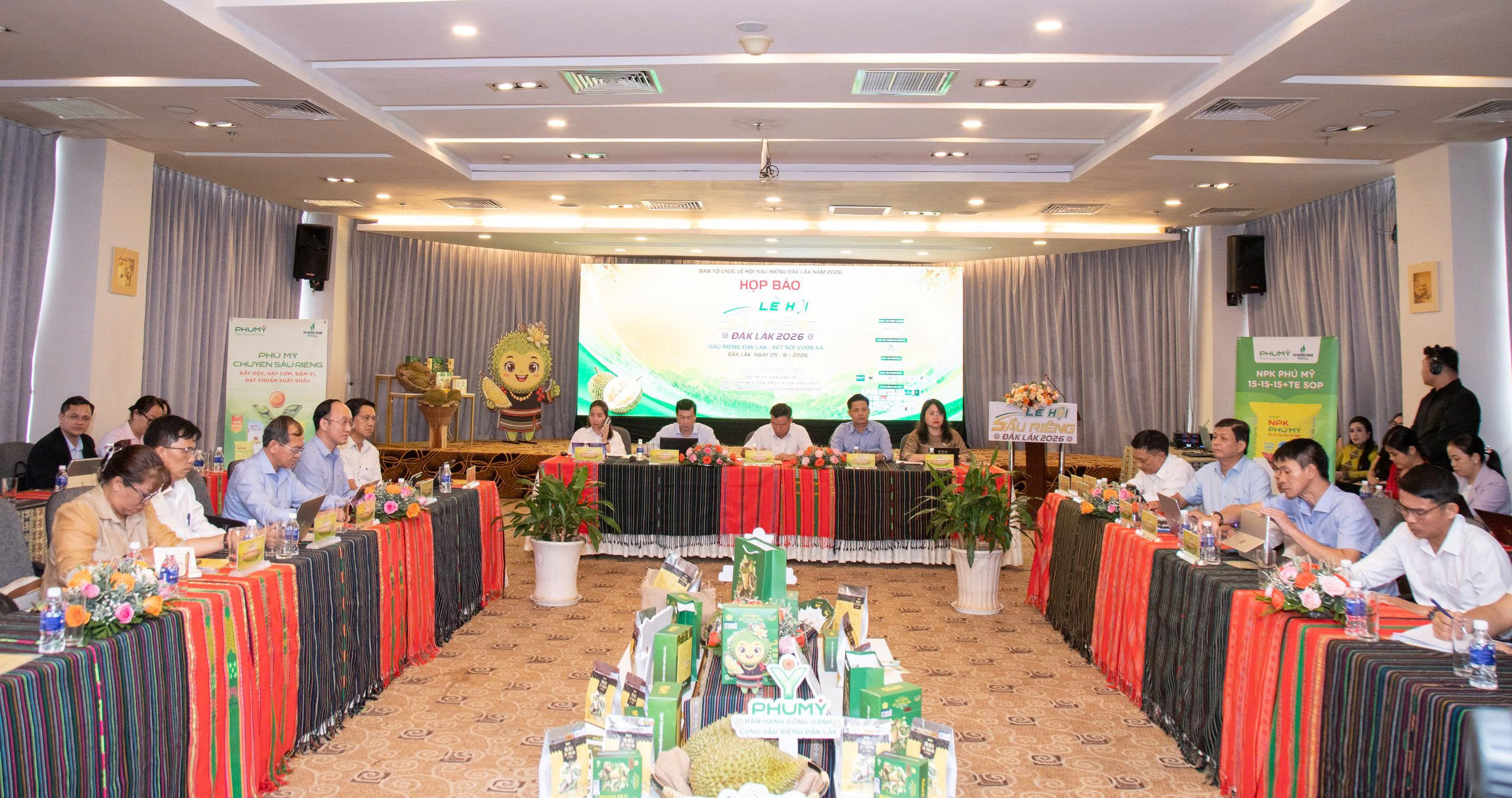 Đại biểu tham dự buổi họp báo thông tin về Lễ hội Sầu riêng Đắk Lắk năm 2026