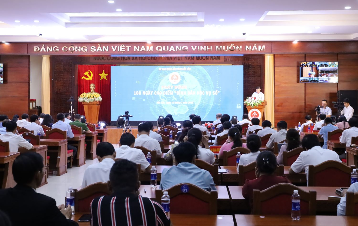 Quang cảnh chương trình.