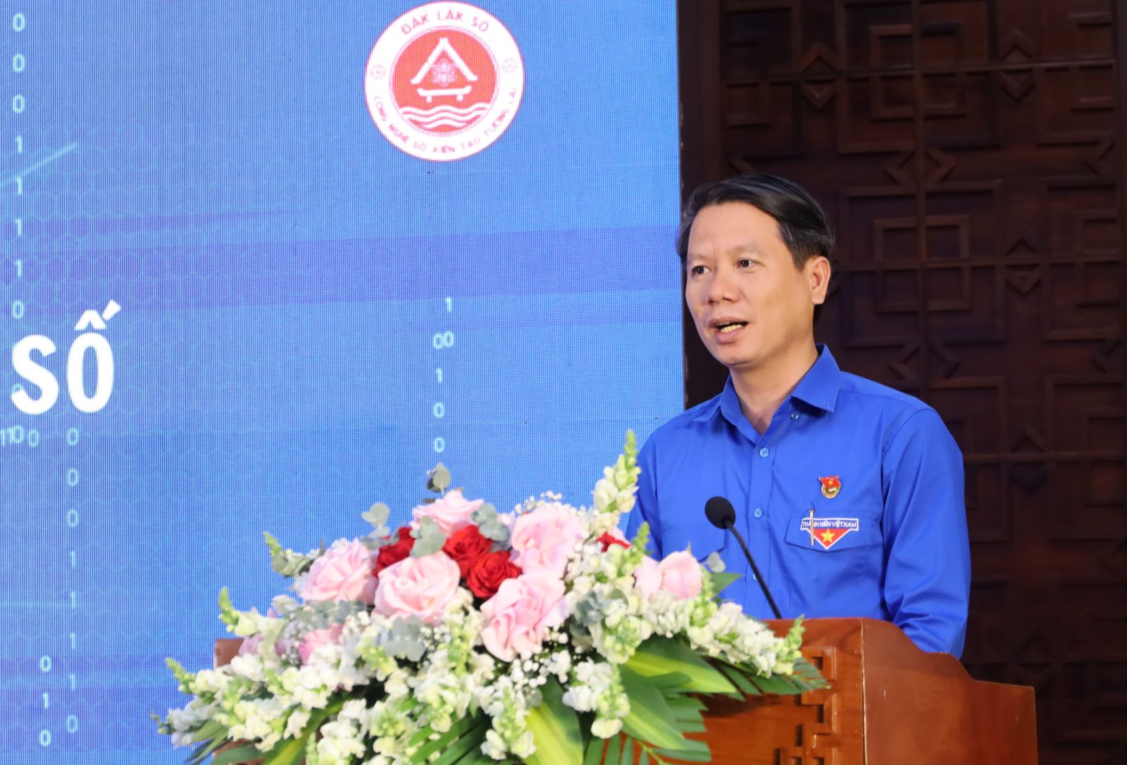 Đồng chí Lương Minh Tùng - Phó Chủ tịch Ủy ban MTTQ Việt Nam tỉnh, Bí thư Tỉnh đoàn phát biểu hưởng ứng tại chương trình.