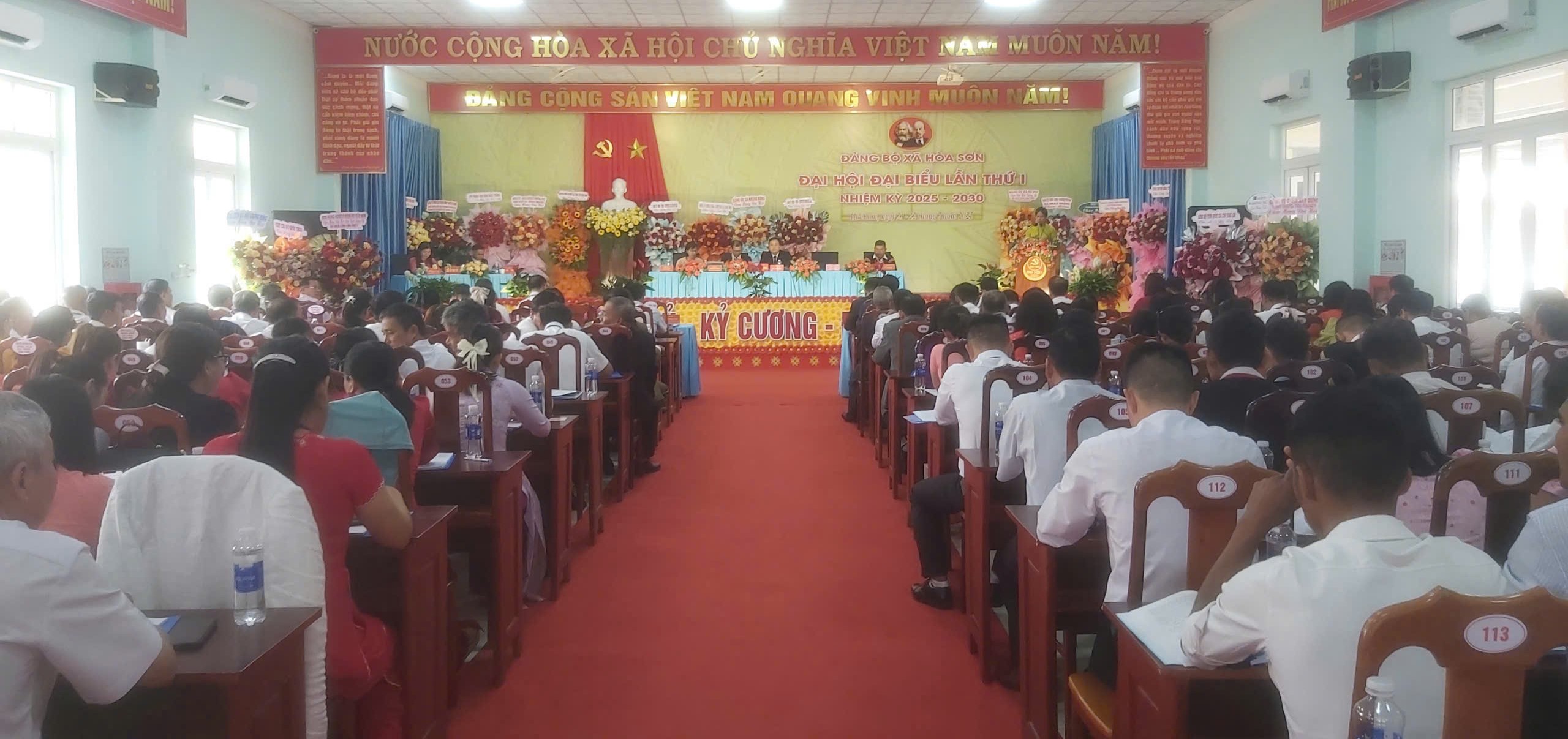 Toàn cảnh Đại hội đại biểu Đảng bộ xã Hòa Sơn lần thứ I, nhiệm kỳ 2025 – 2030