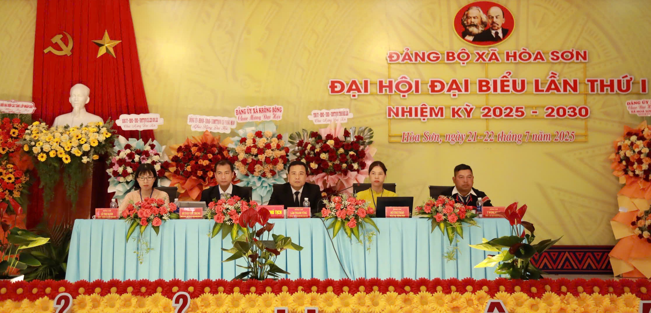 Đoàn Chủ tịch Đại hội đại biểu xã Hòa Sơn nhiệm kỳ 2025-2030